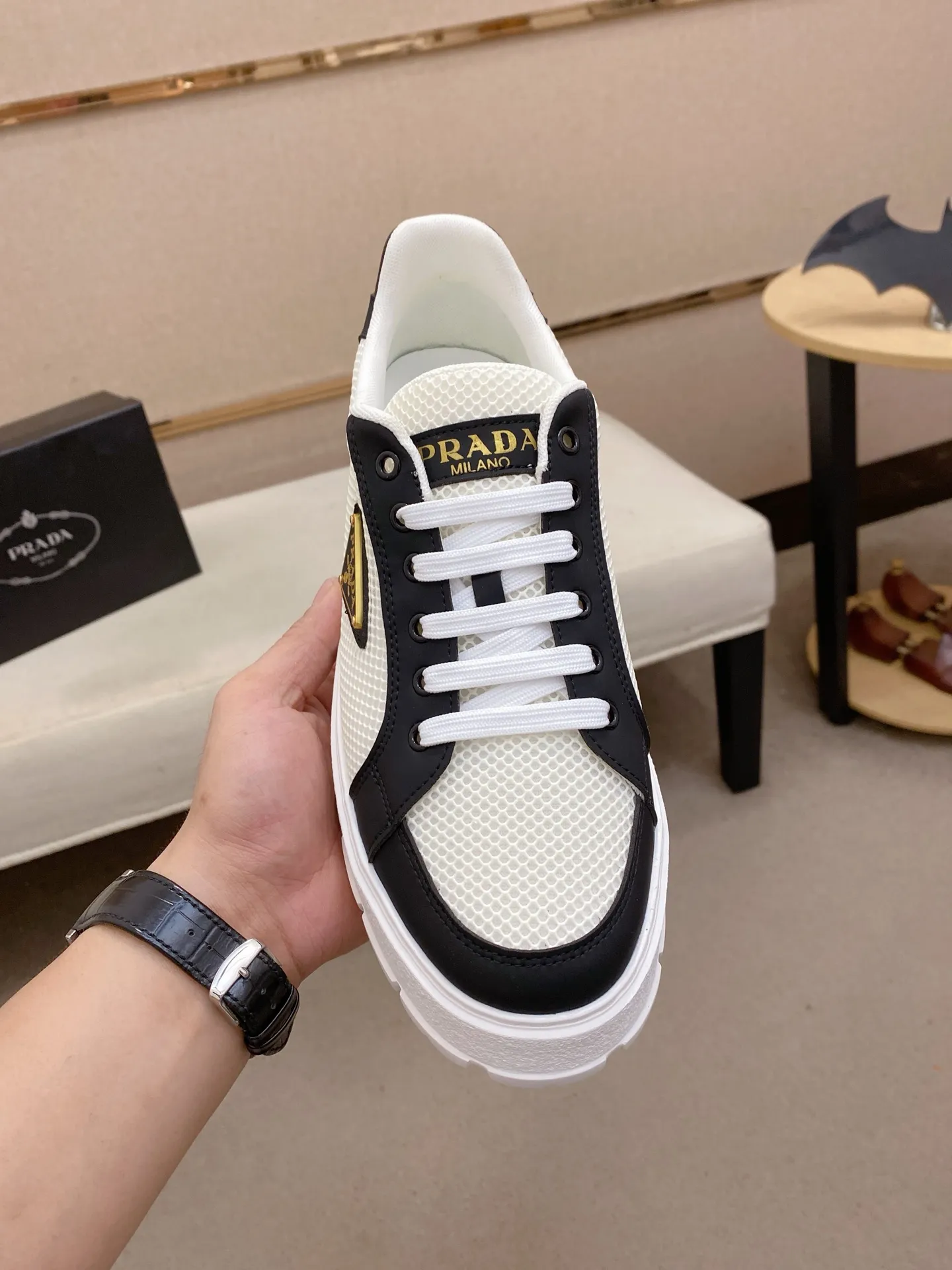 Men's men's shoes💰: 440💰[Prada～Prada] Trendy new styles are on the market. Same style as the official website. Counter quality. Original version. [Strong] [Strong] Imported selected first-layer cowhide. Comfortable and breathable sheepskin lining, fine workmanship, upper layer made of 100% pure cowhide, original last shape, comfortable on the feet, shoe sizes 38 to 44